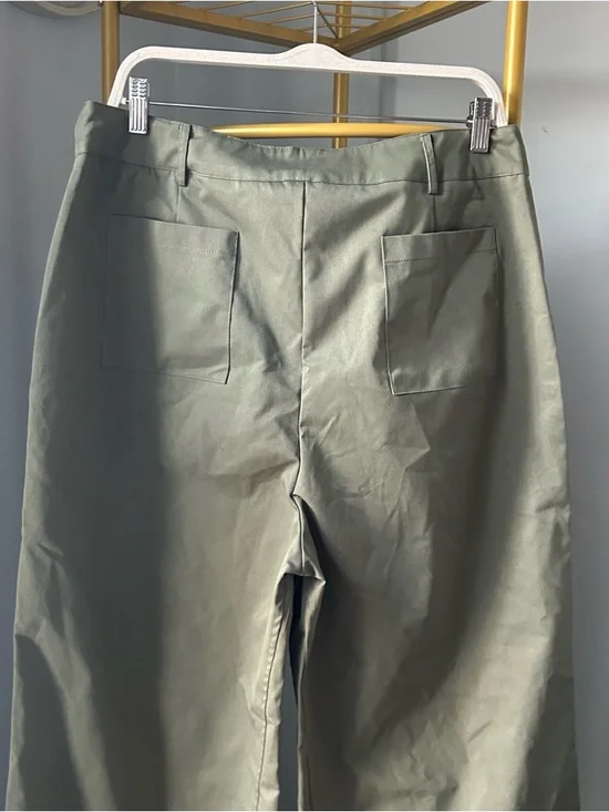 PrettyLittleThing Plus Olive Khaki twill high waist Cargo Trousers size 12 NEW - Picture 4 of 8